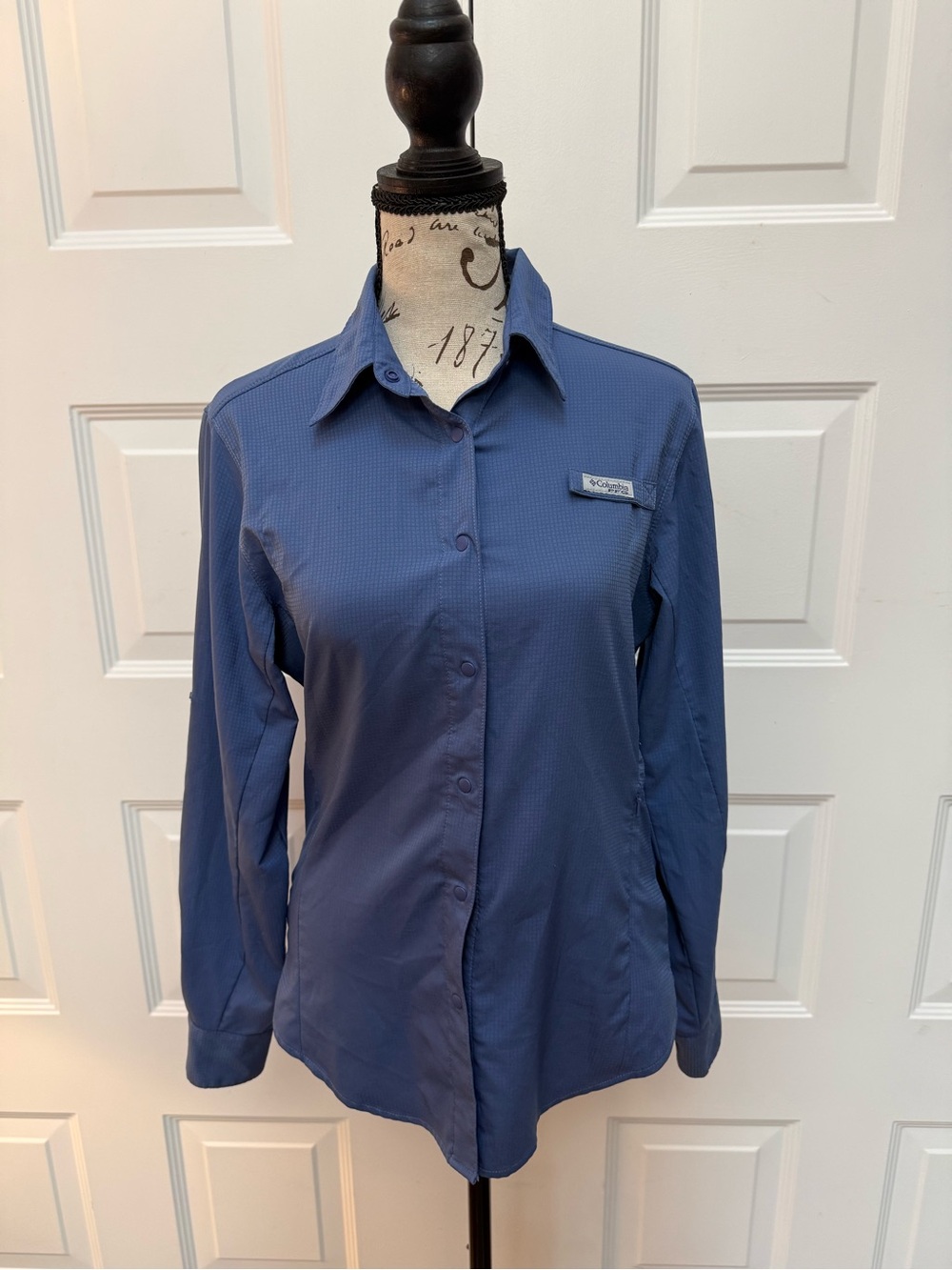 Columbia Women's Blue Button-Down Long Sleeve Shirt